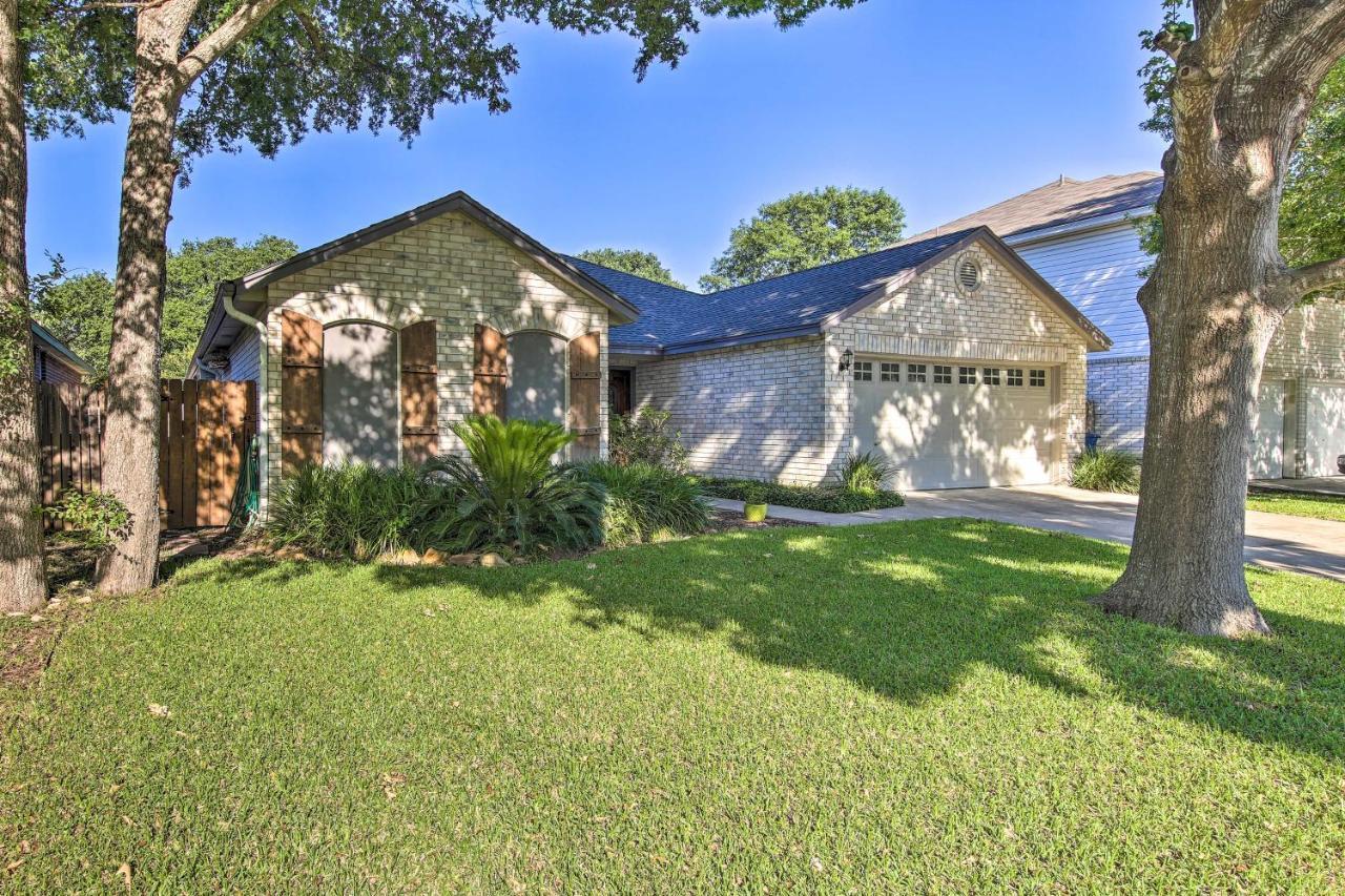 Peaceful San Antonio Oasis With Private Pool And Grill Villa Екстериор снимка